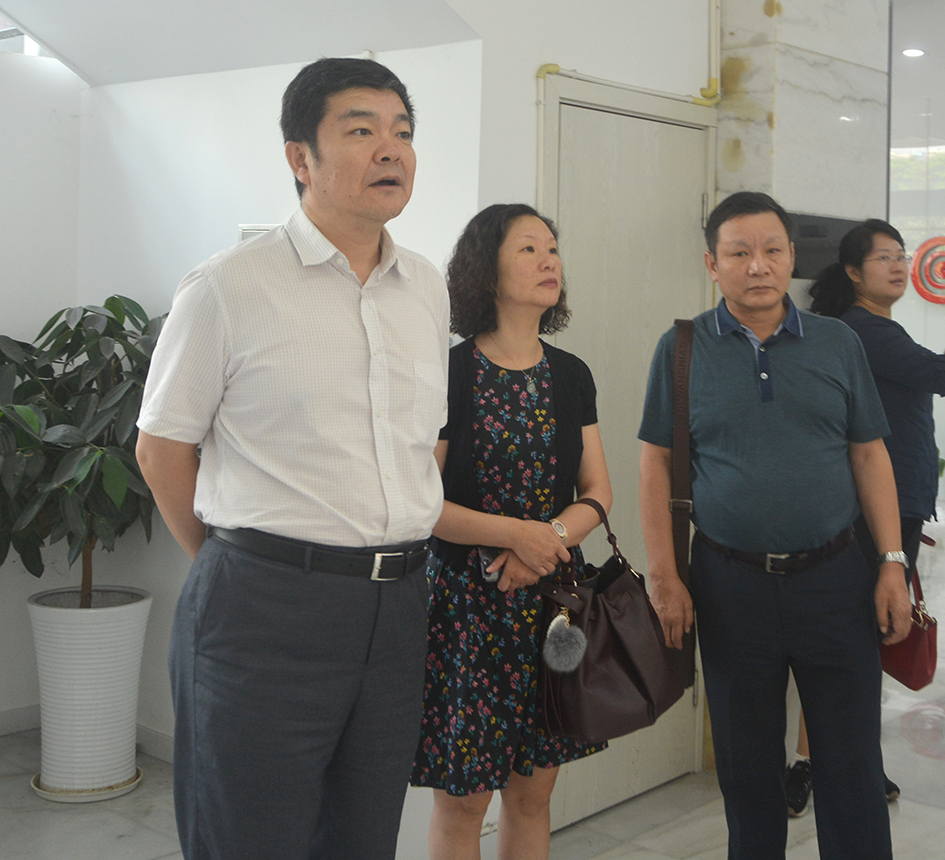 参观一.jpg